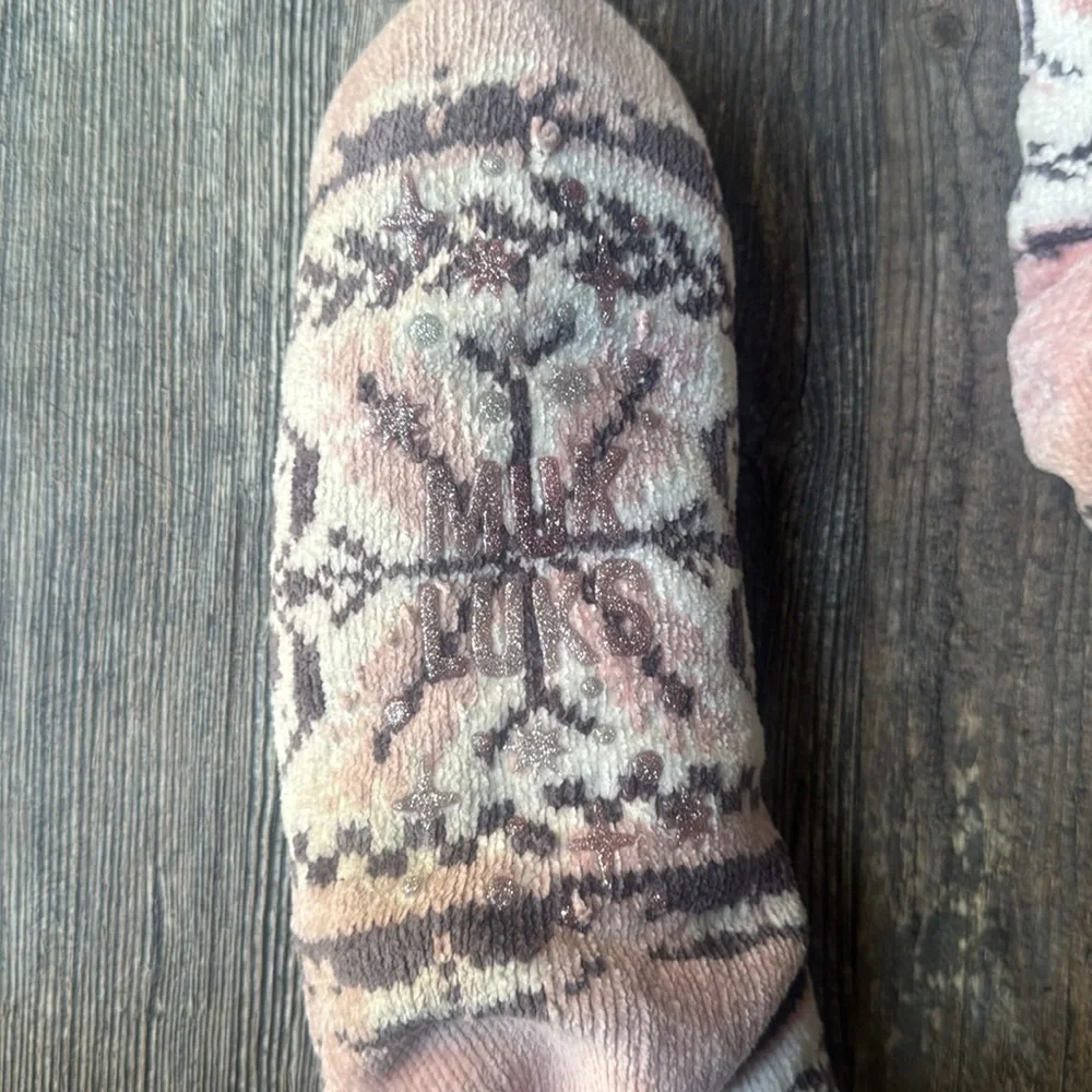 NWOT Cozy Patterned MukLuk Slipper Socks with Sherpa Lining